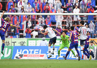 退場を出し数的不利な状況から値千金の同点ヘッドを決めた丸山 祐市（FC東京）【明治安田Ｊ１ 第29節 甲府vsFC東京】