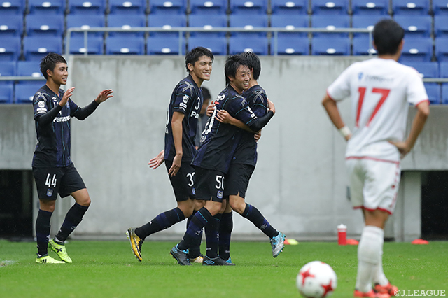 29分に2試合連続ゴールとなる先制ヘッドを決めた白井 陽斗（Ｇ大23）【明治安田Ｊ３ 第27節 Ｇ大23vs福島】