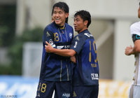 こぼれ球をきっちり押し込んで同点とした平戸 太貴（町田 #18）【明治安田Ｊ２ 第37節 町田vs金沢】