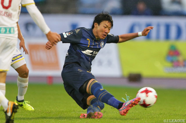 両チーム最多4本のシュートで逆転弾を狙った吉田 眞紀人（町田）【明治安田Ｊ２ 第37節 町田vs金沢】