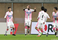 GKの逆を突くPKで同点としたビクトル イバルボ（鳥栖）【明治安田Ｊ１ 第30節 神戸vs鳥栖】