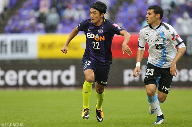 久々の先発出場となった皆川 佑介（広島）は再三ゴールを脅かすも得点ならず【明治安田Ｊ１ 第30節 広島vs川崎Ｆ】