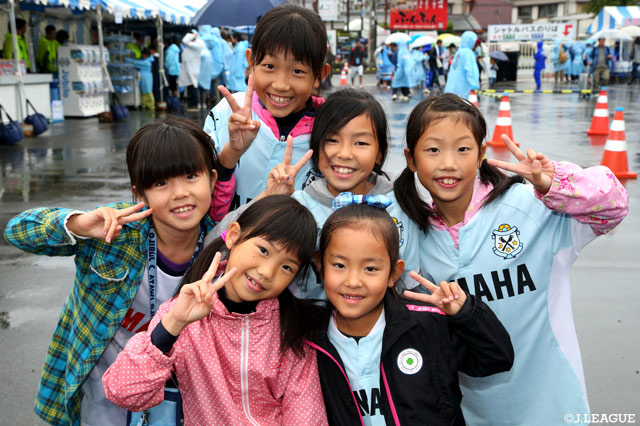 観戦前にみんなで記念撮影！【明治安田Ｊ１ 第30節 磐田vs新潟】