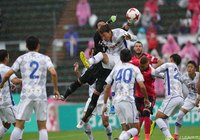 Ｃ大阪ゴール前での、両チームの激しい攻防【明治安田Ｊ１ 第30節 Ｃ大阪vs甲府】