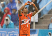 新潟のＪ１通算550得点目となる先制点を決めたホニ（新潟）【明治安田Ｊ１ 第30節 磐田vs新潟】