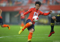 1点ビハインドの71分に投入され、同点ゴールを狙った大前 元紀（大宮）【明治安田Ｊ１ 第30節 大宮vs柏】