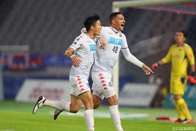 47分に均衡を破る先制ゴールを決めたジェイ（札幌）【明治安田Ｊ１ 第30節 FC東京vs札幌】