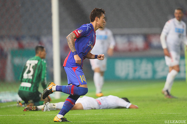 65分に追撃のヘッドを決めたチャン ヒョンス（FC東京）【明治安田Ｊ１ 第30節 FC東京vs札幌】