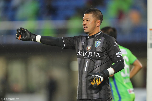 古巣の前に立ちはだかり、無失点でリードを守り抜いた秋元 陽太（湘南）【明治安田Ｊ２ 第38節 湘南vs愛媛】