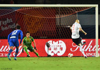 88分に2試合連続ゴールとなる先制PKを決めたシモビッチ（名古屋）【明治安田Ｊ２ 第38節 長崎vs名古屋】