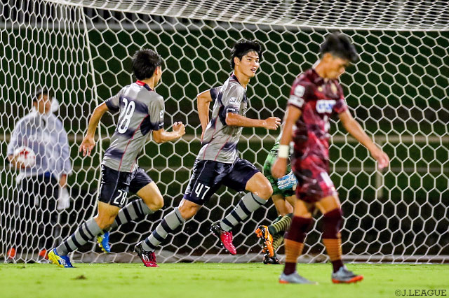 思い切りのいい先制ミドルで今季4点目を挙げた小林 幹（Ｆ東23）【明治安田Ｊ３ 第28節 琉球vsＦ東23】