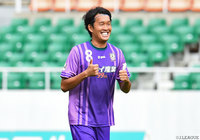 最初のPKを止められるも、2本目をきっちり決めて同点とした遠藤 敬佑（藤枝）【明治安田Ｊ３ 第28節 藤枝vs相模原】