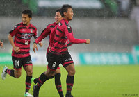 J2通算50試合出場を達成した石毛 秀樹が直接FKを決めて同点に追いついた岡山【明治安田J2 第38節 岡山vs群馬】