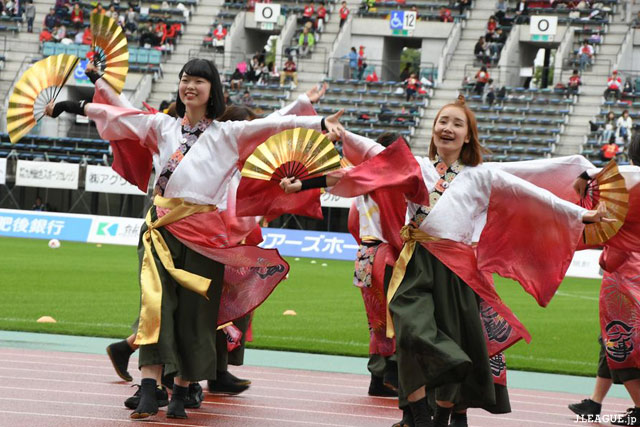 熊本県立大学よさこいチーム「一大事」の皆さんによる華麗な舞！【明治安田Ｊ２ 第39節 熊本vs長崎】