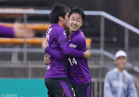 5分に仙頭 啓矢(右)のゴールで幸先良く先制した京都【明治安田J2 第39節 京都vs横浜FC】