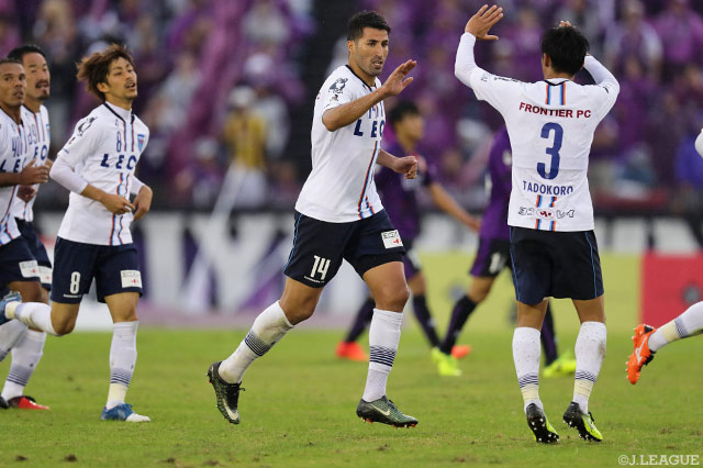 逆転弾を含む2ゴールで今季通算得点数を23とし、得点ランキング首位を走るイバ（横浜FC）【明治安田Ｊ２ 第39節 京都vs横浜FC】