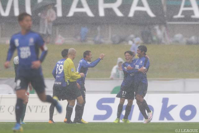 激しい雨の中、木本 敬介（#17）のゴールで富山が同点に追いつく【明治安田Ｊ３ 第29節 相模原vs富山】