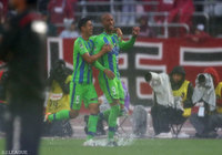 マークを巧みに外して先制ヘッドを押し込んだジネイ（湘南）【明治安田Ｊ２ 第39節 湘南vs岡山】