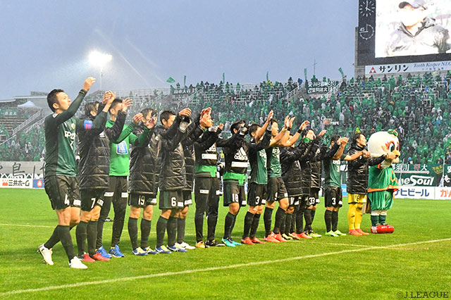 逆転で3試合ぶりの勝利を飾り、PO圏内を死守した松本【明治安田Ｊ２ 第39節 松本vs岐阜】