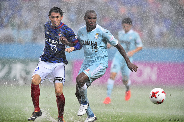 前線でのボール奪取から逆転ゴールをお膳立てしたアダイウトン【明治安田Ｊ１ 第31節 磐田vs横浜FM】