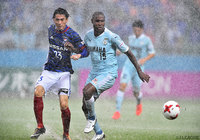 前線でのボール奪取から逆転ゴールをお膳立てしたアダイウトン【明治安田Ｊ１ 第31節 磐田vs横浜FM】