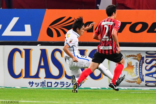 タイトな角度から勝越し点を決め、札幌を突き放した金崎 夢生（鹿島）【明治安田Ｊ１ 第31節 札幌vs鹿島】