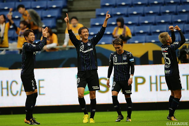 19分に得意のヘディングで今季10点目となる先制ゴールを決めた長沢 駿（Ｇ大阪）【明治安田Ｊ１ 第31節 Ｇ大阪vs仙台】