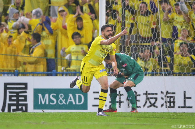 先制点から4分後の追加点で2点差としたディエゴ オリヴェイラ（柏）【明治安田Ｊ１ 第31節 柏vs川崎Ｆ】