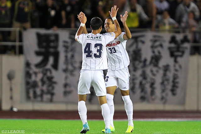 カン スイルのゴールで一度は逆転に成功した群馬【明治安田Ｊ２ 第39節 名古屋vs群馬】