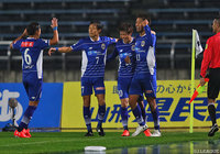 阪野 豊史（#11）の今季11点目で先手を取った山形【明治安田Ｊ２ 第39節 山形vs愛媛】