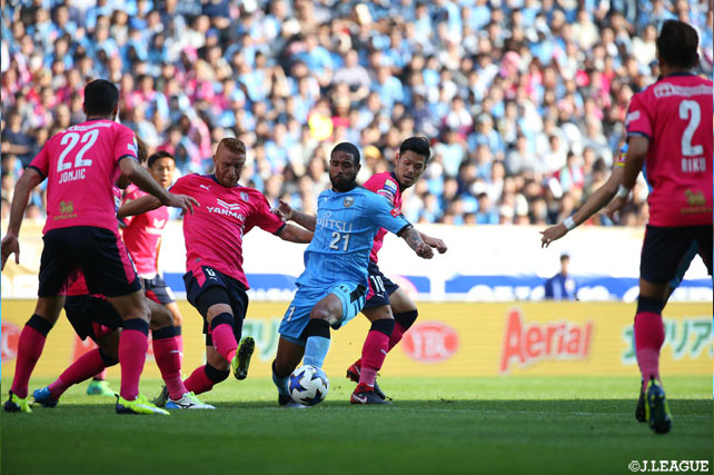 中盤では白熱の攻防が繰り広げられる【ルヴァンカップ 決勝 Ｃ大阪vs川崎Ｆ】