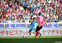 積極的にシュートを放つエウシーニョ（川崎Ｆ）【ルヴァンカップ 決勝 Ｃ大阪vs川崎Ｆ】