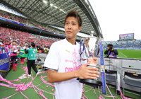 悲願の優勝カップを手にしたキャプテンの柿谷 曜一朗（Ｃ大阪）【ルヴァンカップ 決勝 Ｃ大阪vs川崎Ｆ】