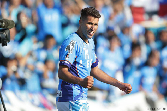 2試合連続ゴールとなる今季24点目でリードを2点に広げたイバ（横浜FC）【明治安田Ｊ２ 第40節 横浜FCvs熊本】