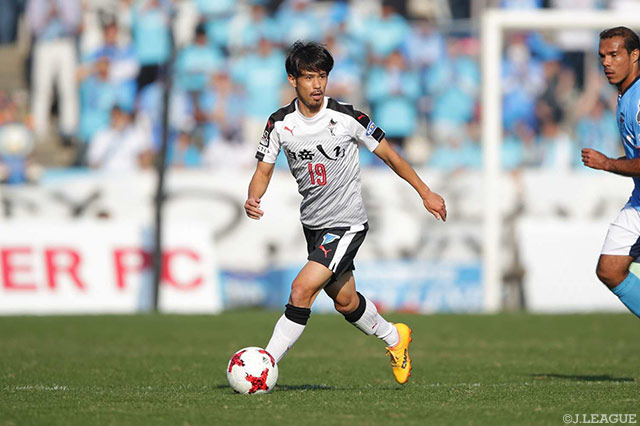 チーム最多となる4本のシュートを果敢に放った八久保 颯（熊本）【明治安田Ｊ２ 第40節 横浜FCvs熊本】