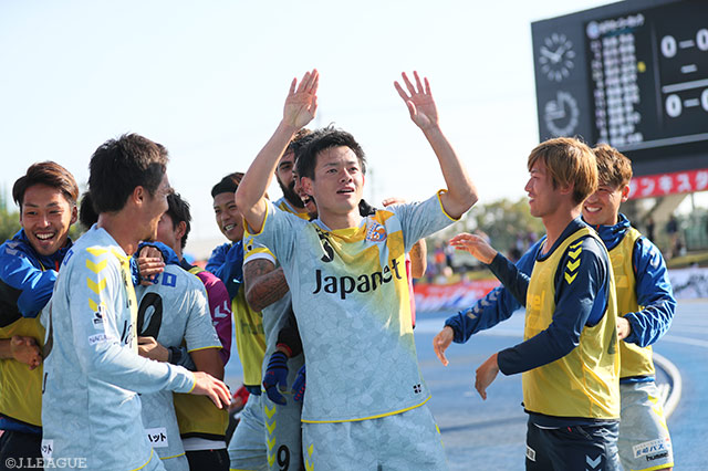 前半終了間際に待望の先制点を押し込んだ飯尾 竜太朗（長崎）【明治安田Ｊ２ 第40節 水戸vs長崎】