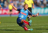 前田 大然（水戸）は一瞬のスキを突いてシュートを放つも、サイドネットを突いた【明治安田Ｊ２ 第40節 水戸vs長崎】