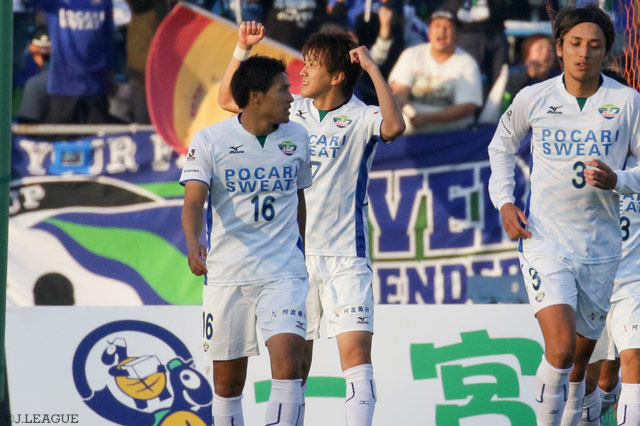 先制点のアシストに加え、決勝点となる追加点を決めた山﨑 凌吾（徳島）【明治安田Ｊ２ 第40節 愛媛vs徳島】