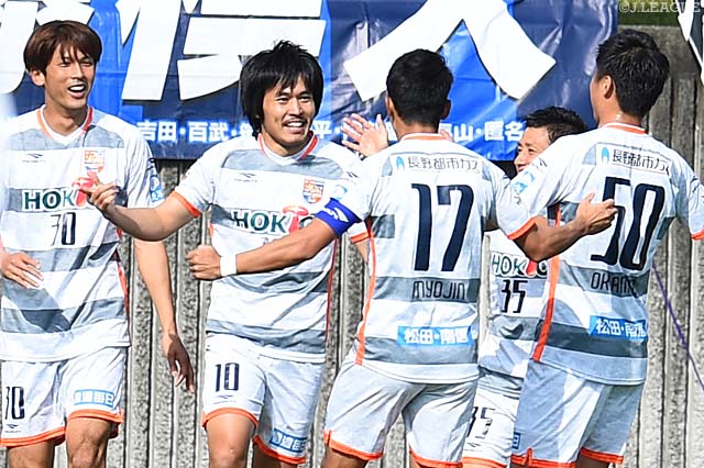 6分、宇野沢 祐次（#10）のゴールで長野が先制 【明治安田Ｊ３ 第30節 藤枝vs長野】