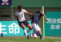ゴール前まで迫ったものの、この試合はノーゴールに終わった梅内 和磨（盛岡）【明治安田Ｊ３ 第30節 鹿児島vs盛岡】