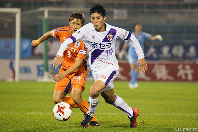 第6節以来の先発出場でＪ初得点となる先制ヘッドを押し込んだ大野 耀平（京都）【明治安田Ｊ２ 第33節 愛媛vs京都】