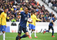 日本は左コーナーキックに槙野 智章（浦和）が頭で合わせ2点差に詰め寄る【国際親善試合：日本vsブラジル】