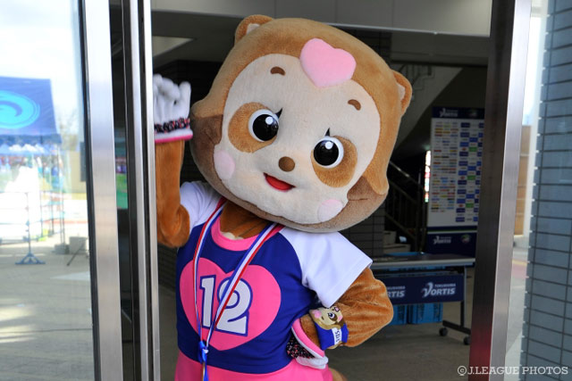 ティスちゃんの可愛い決めポーズ！【明治安田Ｊ２ 第41節 徳島vs大分】