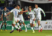 端戸 仁（#17）の今季初得点で87分に追い付き、ドローに持ち込んだ湘南【明治安田Ｊ２ 第41節 岐阜vs湘南】