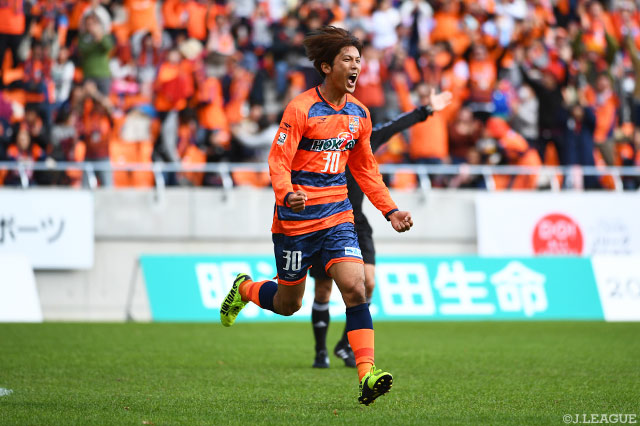 萬代 宏樹の2試合連続ゴールで3試合ぶりの白星を掴んだ長野【明治安田Ｊ３ 第31節 長野vs沼津】