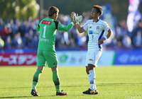 無失点に抑え、山形のＪ２アウェイ通算100勝達成に貢献した児玉 剛（#1）と栗山 直樹（#3）【明治安田Ｊ２ 第41節 水戸vs山形】