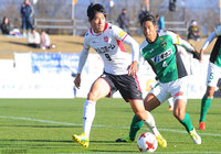 試合終了間際にポスト直撃の惜しい一撃でゴールに迫った金 弘淵（盛岡）【明治安田Ｊ３ 第31節 盛岡vs相模原】