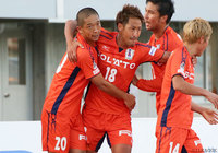 愛媛のＪ２通算150勝達成の中心となった1得点1アシストの河原 和寿（#20）と2得点の西田 剛（#18）【明治安田Ｊ２ 第41節 愛媛vs群馬】