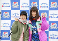 横浜FMを応援する女子二人組。バッチリ決まってます！【明治安田Ｊ１ 第32節 横浜FMvsＣ大阪】