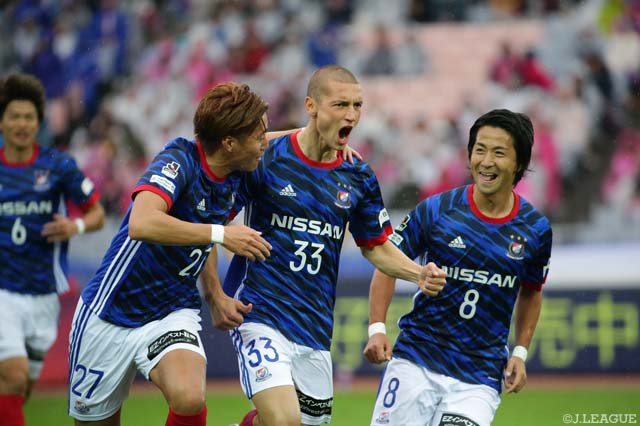 13分、ダビド バブンスキー（中央）のゴールでホームの横浜FMが先制【明治安田Ｊ１ 第32節 横浜FMvsＣ大阪】